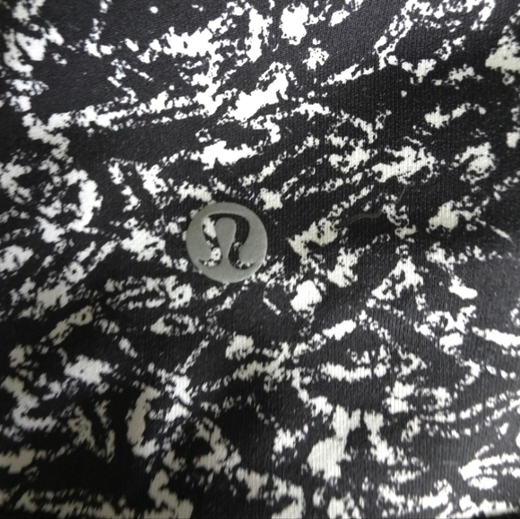 Lululemon Deep Breath Crop (21" ) Iced Wave White Black / Black Size 2 - Picture 5 of 15